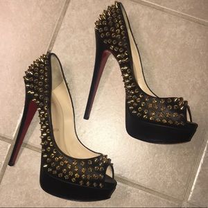 POSH BUY 🛍 CL Lady Peep Spike